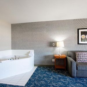 One-Bedroom Corner Suite